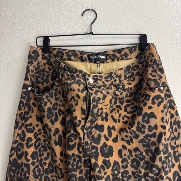 Fashion Nova Cheetah Pants Womens Flared Size 13 - Picture 3 of 11